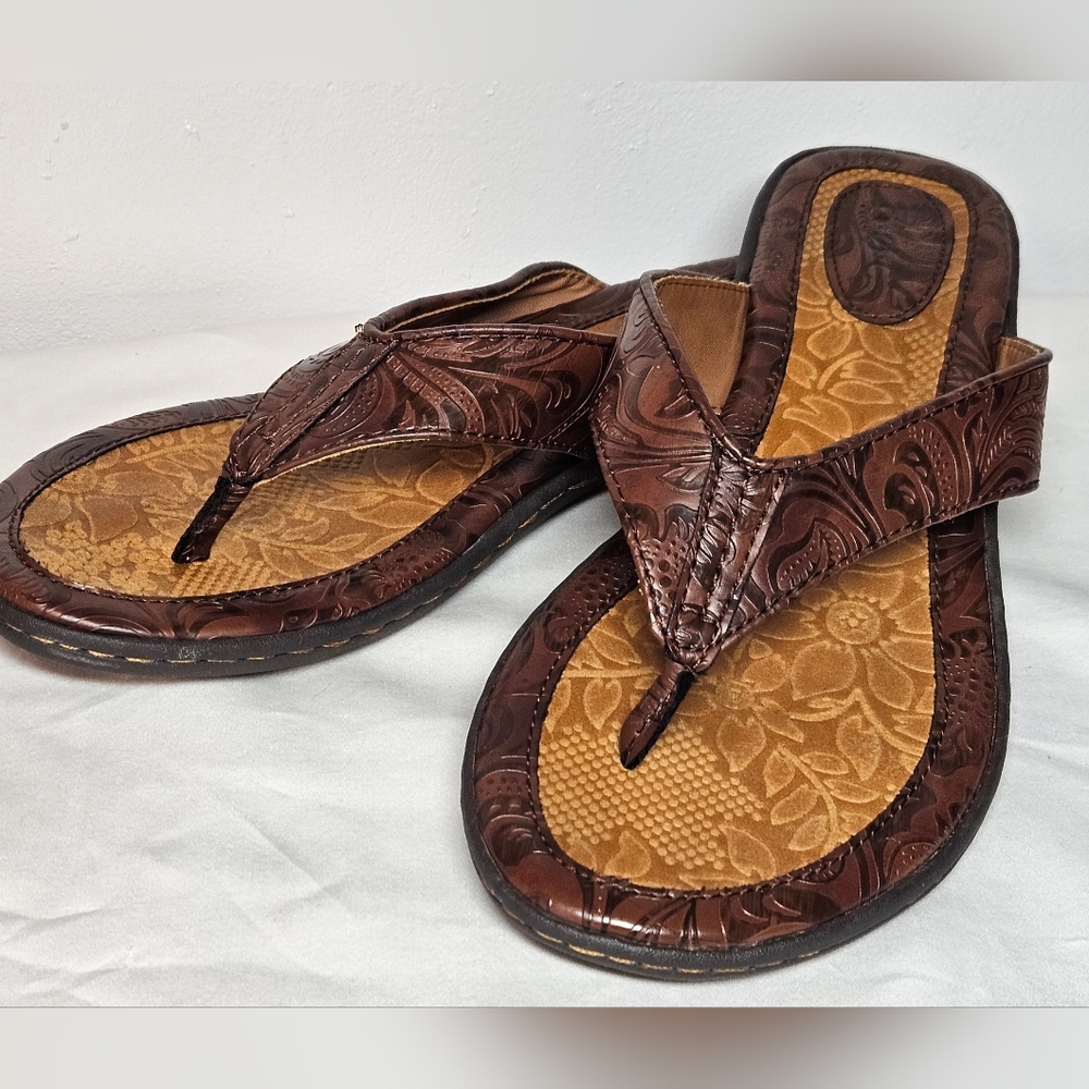 b.o.c. by BORN Faux Leather Thong Sandals,  US Women's Sz 9M, Floral Print